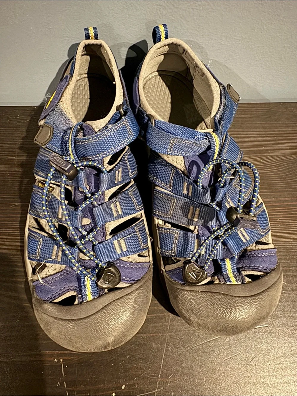 KEEN Boys Size 5 Newport H2 Waterproof Hiking Sport Sneaker Sandals Blue Gray
